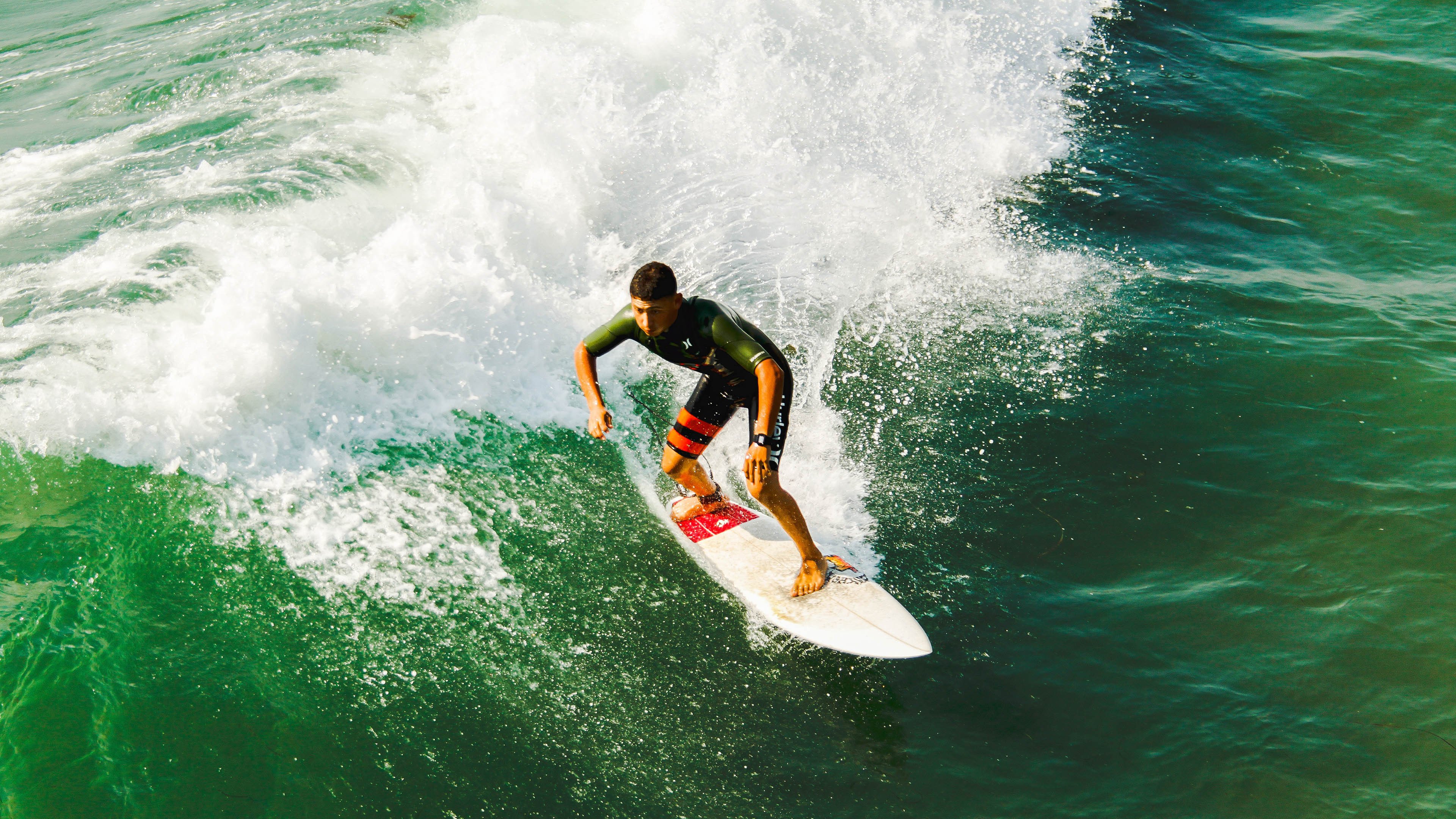 AYX体育-足球赛场焦点！美国队对阵荷兰队，连胜纪录继续刷新，球队势不可挡